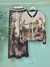 Load image into Gallery viewer, Luxury two-piece silky outfit for travel and work.