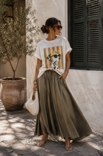 Load image into Gallery viewer, DALMATIAN DIVA GRAPHIC TEE
