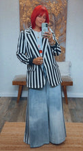 Load image into Gallery viewer, OVERSIZED STRIPED BLAZER
